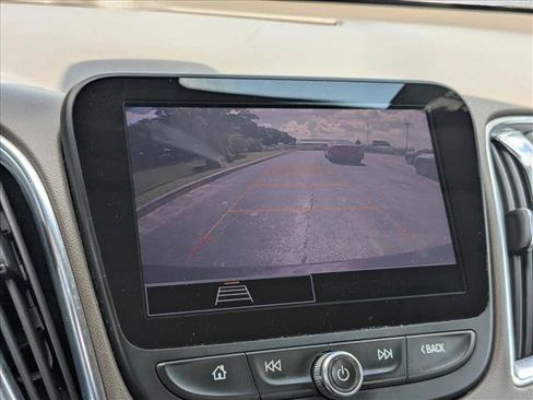 Used 2021 Chevrolet Malibu LT FWD image 12