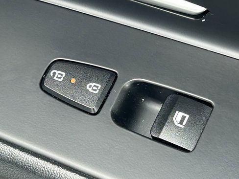 Used 2024 Hyundai Elantra Limited FWD image 37