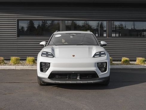 Used 2025 Porsche Macan 4 Electric image 6
