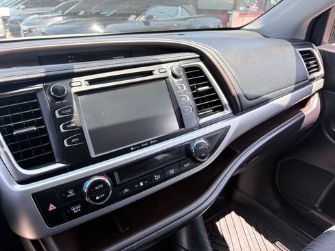 Used 2016 Toyota Highlander LE FWD image 10