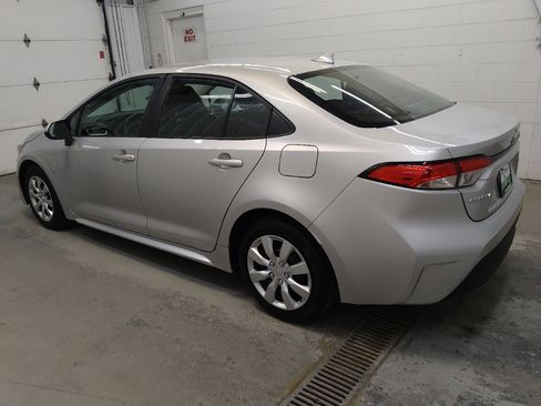 Used 2025 Toyota Corolla LE image 3