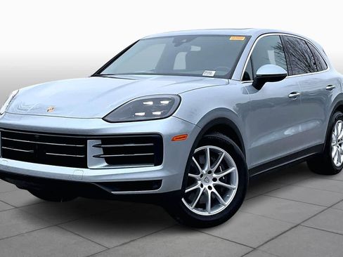 Used 2024 Porsche Cayenne image 2