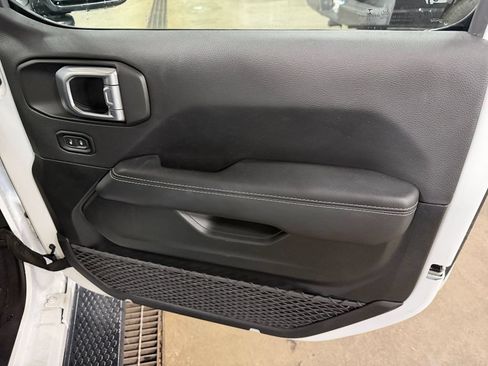 Used 2021 Jeep Wrangler Unlimited Sahara AWD/4WD image 16