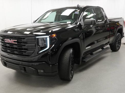 Used 2023 GMC Sierra 1500 Elevation w/ Preferred Package AWD/4WD image 4