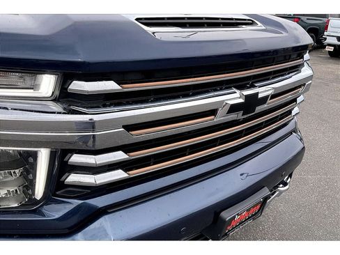 Used 2023 Chevrolet Silverado 3500 High Country w/ Z71 Off-Road Package AWD/4WD image 32