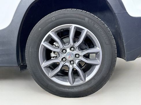 Used 2024 GMC Terrain SLT image 35