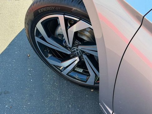 Certified 2025 Volkswagen Jetta SEL image 10