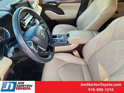 Used 2022 Toyota Highlander Platinum AWD/4WD image 14