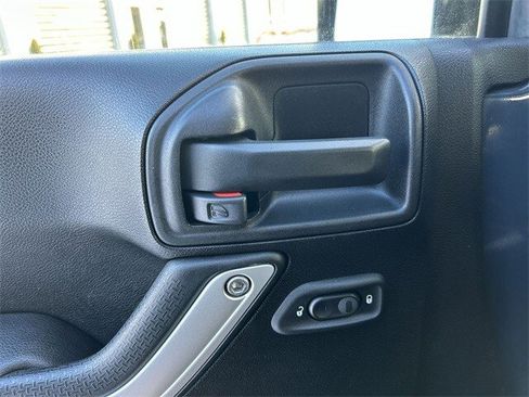 Used 2016 Jeep Wrangler Sahara w/ Connectivity Group image 16