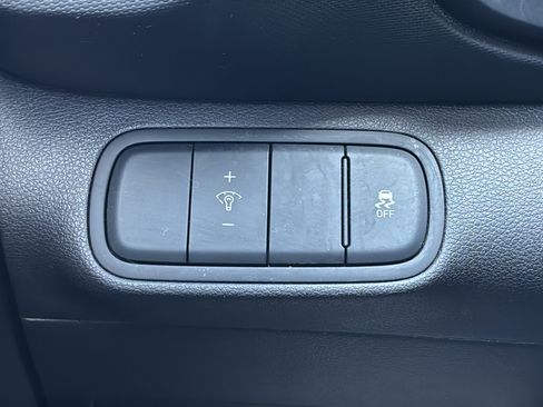 Used 2023 Hyundai Venue Limited FWD image 27