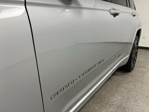Used 2023 Jeep Grand Cherokee Overland AWD/4WD image 18