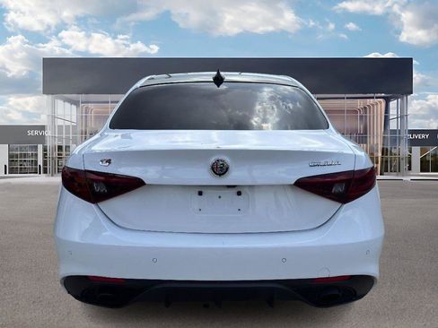 Used 2023 Alfa Romeo Giulia Veloce image 5