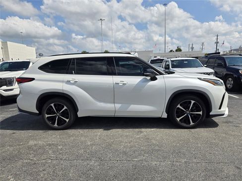 Used 2021 Toyota Highlander XSE FWD image 4