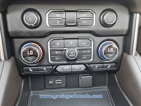 Used 2021 Chevrolet Tahoe Z71 w/ Z71 Signature Package image 17