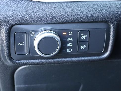 Used 2021 Ford Explorer XLT AWD/4WD image 30