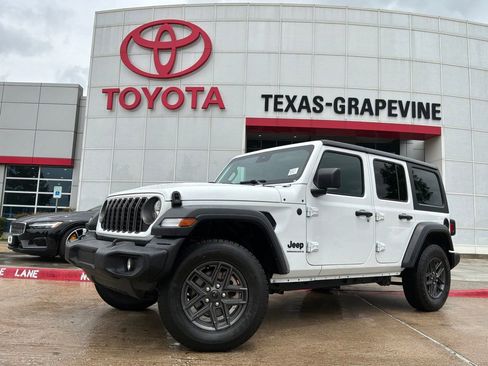 Used 2025 Jeep Wrangler Unlimited Sport AWD/4WD image 2