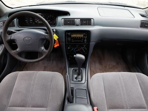 Used 2000 Toyota Camry CE FWD image 2