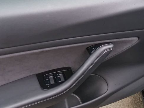 Used 2018 Tesla Model 3 Long Range image 18