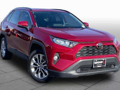 Used 2021 Toyota RAV4 XLE Premium FWD image 3