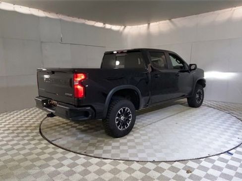 Used 2023 Chevrolet Silverado 1500 ZR2 w/ Technology Package image 8