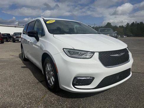 Used 2024 Chrysler Pacifica Touring-L FWD image 7