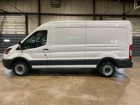 Used 2018 Ford Transit 250 148 Medium Roof RWD image 7