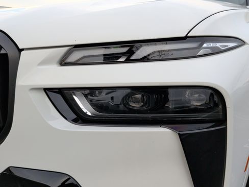 Certified 2025 BMW X7 xDrive40i w/ M Sport Package image 3