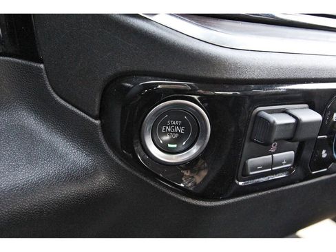 Used 2025 GMC Sierra 1500 SLT AWD/4WD image 18