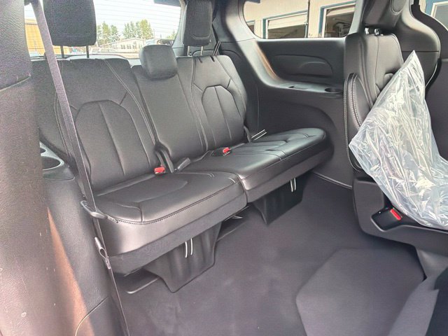 New 2027 Chrysler Pacifica Select AWD/4WD image 13