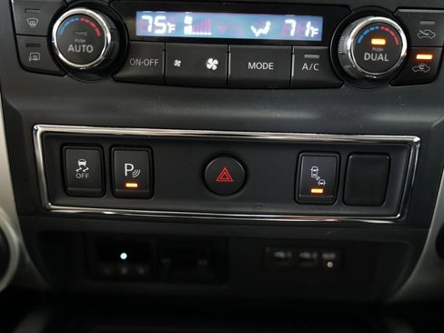 Used 2019 Nissan Titan PRO-4X image 25
