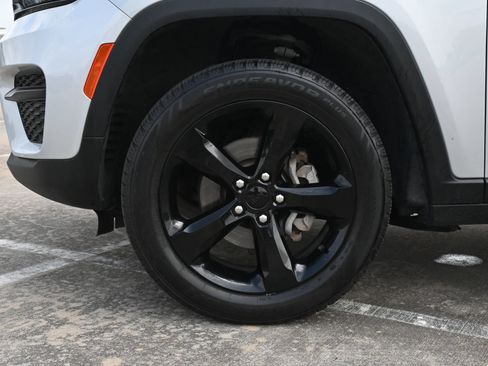 Used 2023 Jeep Grand Cherokee Altitude AWD/4WD image 28