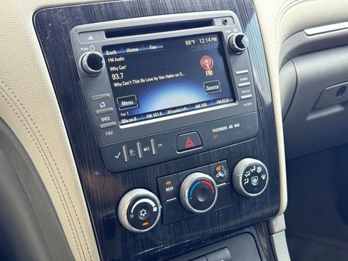 Used 2017 Chevrolet Traverse LT image 29