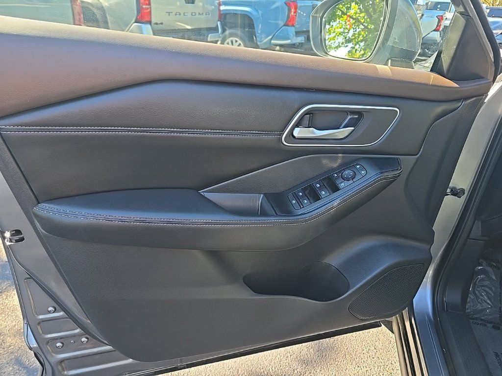 Used 2021 Nissan Rogue SV w/ Premium Package AWD/4WD image 18