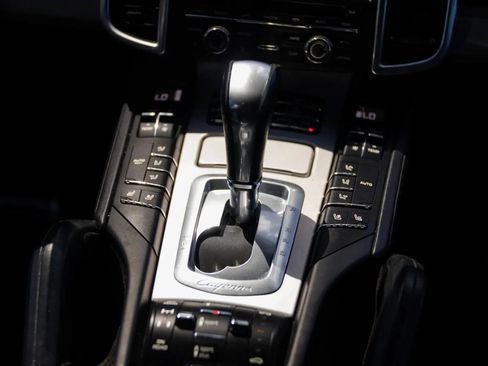 Used 2015 Porsche Cayenne Turbo AWD/4WD image 38
