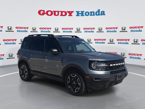 Used 2022 Ford Bronco Sport Outer Banks w/ Tech Package AWD/4WD image 2