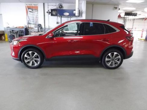 Certified 2023 Ford Escape Platinum AWD/4WD image 2