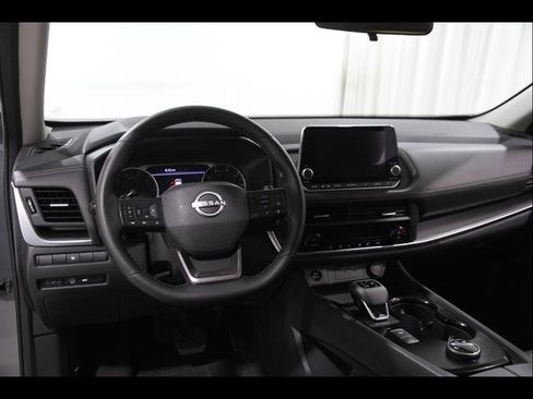 Used 2026 Nissan Rogue SV AWD/4WD image 6