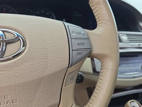Used 2010 Toyota Avalon Limited FWD image 16