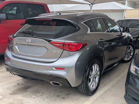 Used 2017 INFINITI QX30 Premium w/ Navigation Package FWD image 5