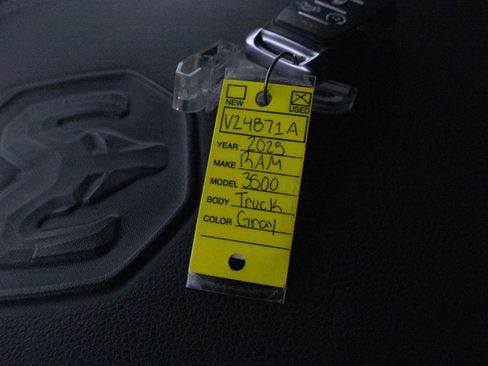 Used 2025 RAM 3500 Laramie AWD/4WD image 25