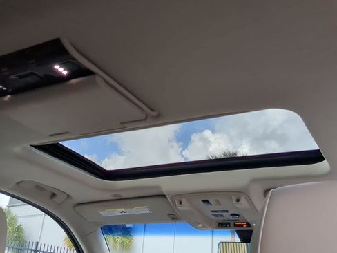 Used 2020 Cadillac Escalade Premium Luxury w/ Escalade Sport Edition AWD/4WD image 23