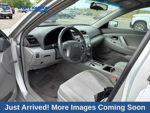 Used 2010 Toyota Camry LE image 9
