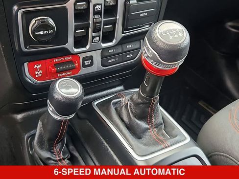 Used 2018 Jeep Wrangler Unlimited Rubicon AWD/4WD image 32