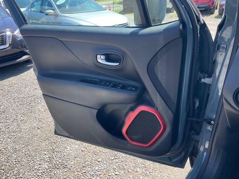 Used 2016 Jeep Renegade Trailhawk AWD/4WD image 22