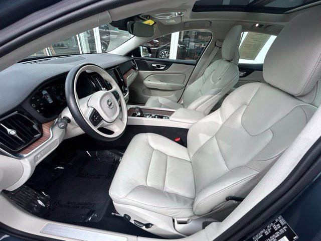 Used 2022 Volvo S60 B5 Momentum w/ Climate Package FWD image 19