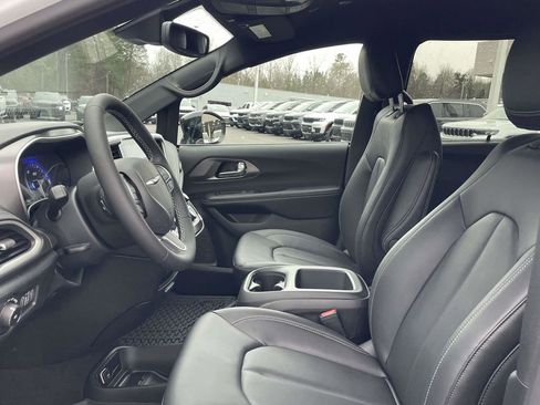 New 2026 Chrysler Pacifica Select image 26