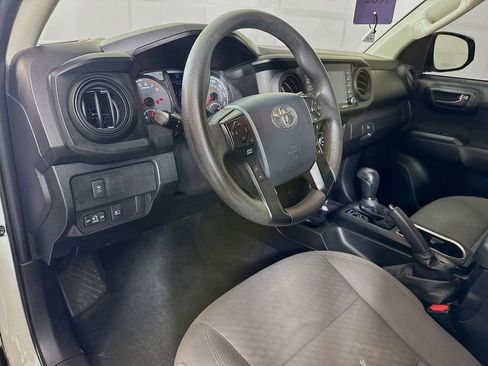 Used 2020 Toyota Tacoma SR image 9