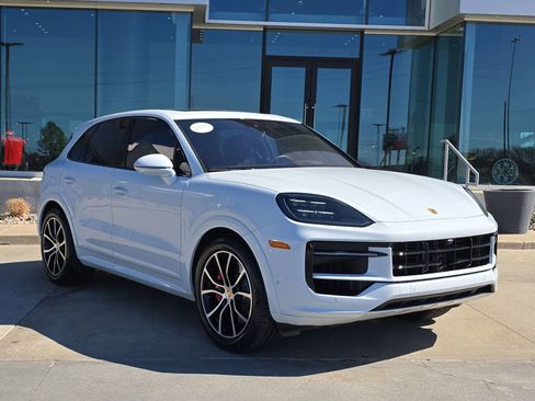 Certified 2024 Porsche Cayenne S image 9