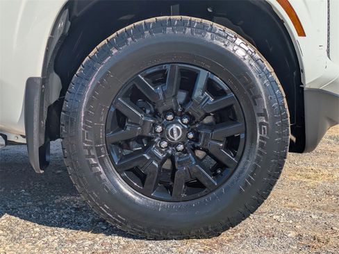 Used 2023 Nissan Frontier SV w/ Midnight Edition Package image 11