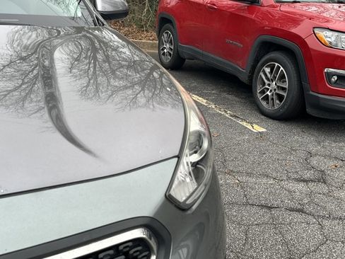 Used 2017 Kia Niro LX image 14